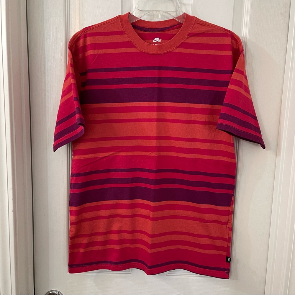 Nike Tee Loose Fit - Plum/Crimson Striped.  Mens: Small.
